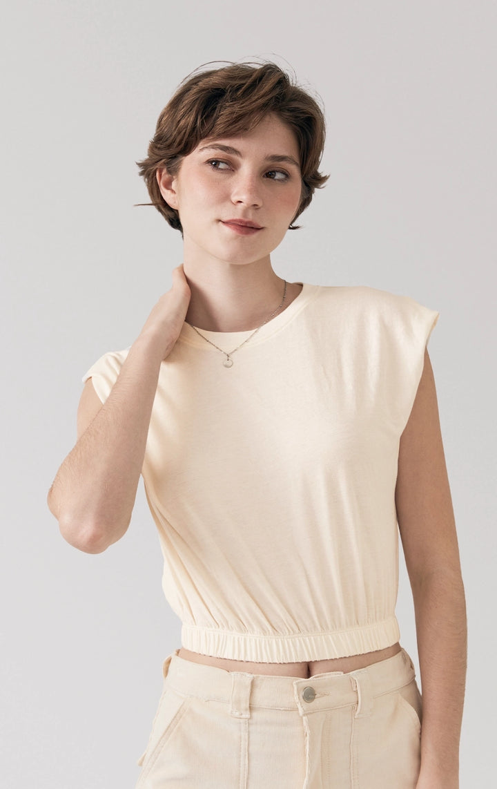 Stylized photo of model wearing the Single Jersey Cropped Muscle Tee in offwhite, styled for city strolls from Just G Philippines’ Back to School collection.