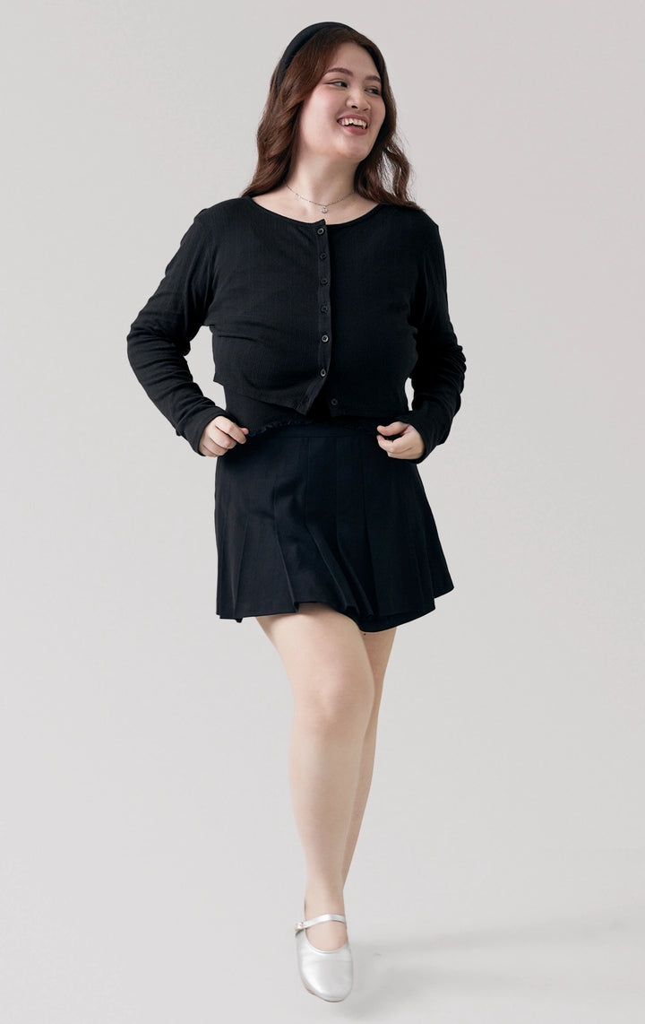 Full front view of the Cotton Fleece Round Neck Tee with Extended Shoulder and Ribbing in black, styled for an active lifestyle by Just G Philippines.