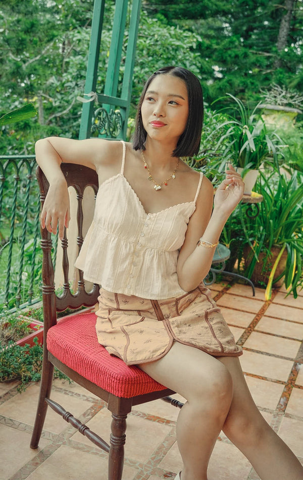 TEXTURED DOBBY ROMANTIC BUTTON DOWN CAMI TOP WITH SCALLOP EDGE