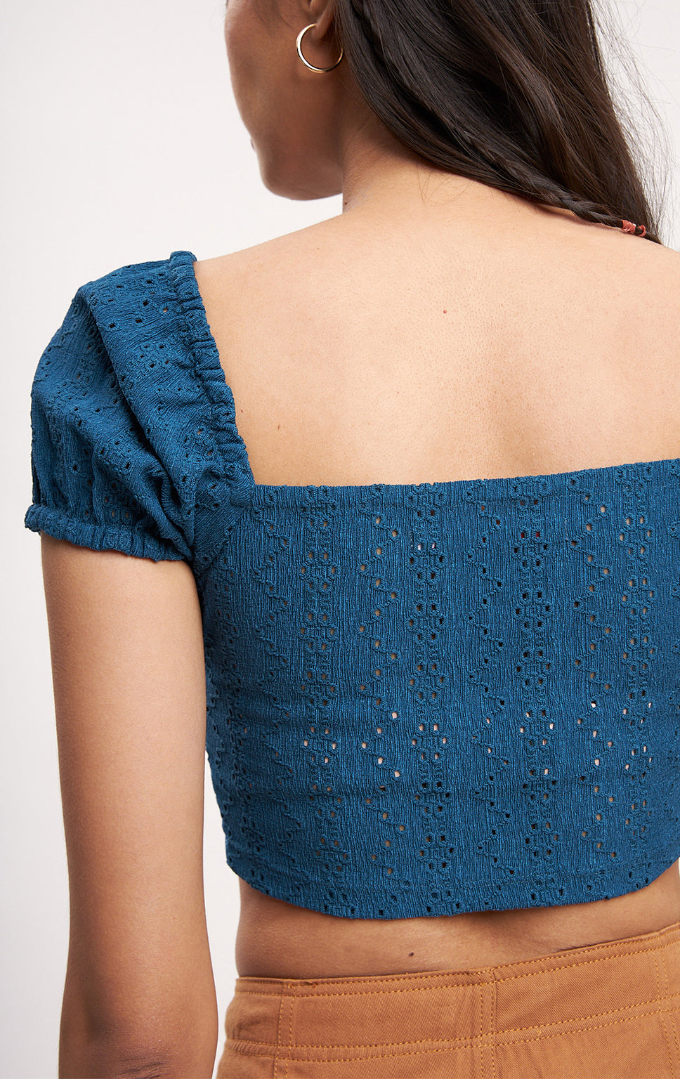 EYELET JERSEY PUFF SLEEVE TOP