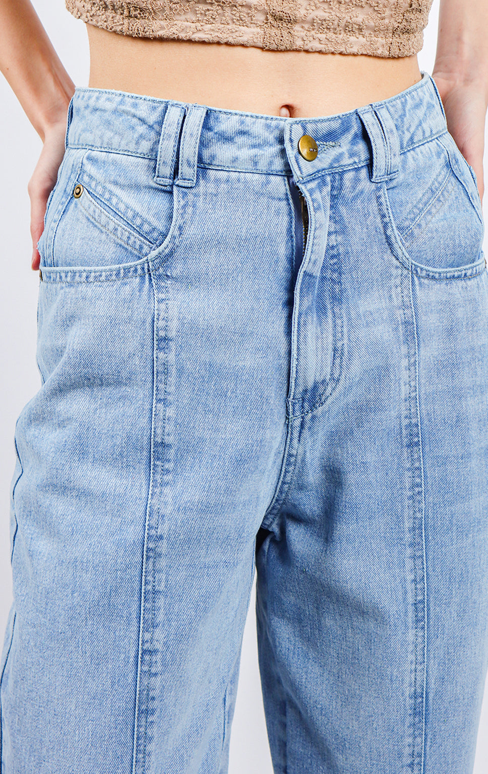 HIGH WAISTED BALOON FIT DENIM JEANS WITH CUT AND SEW DETAIL